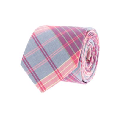 Tartan cotton tie in vintage barn