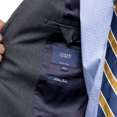 Ludlow three-button suit jacket with center vent in Italian wool