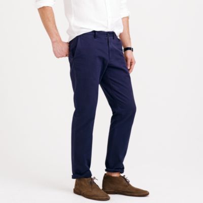 Broken-in chino in urban slim fit