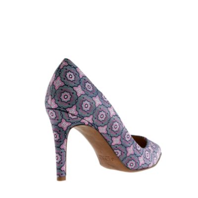 Everly printed pumps