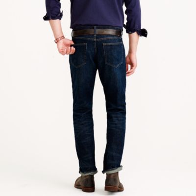 Straight jean in dark worn wash