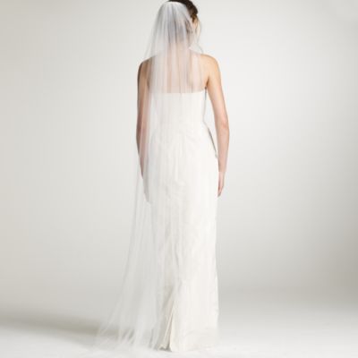 Floor-length bridal veil