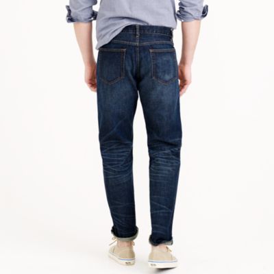 Relaxed jean in dark worn wash