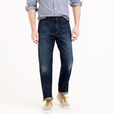 Relaxed jean in dark worn wash