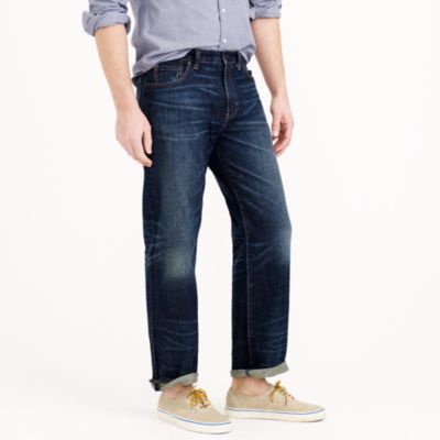 Relaxed jean in dark worn wash