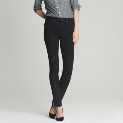 High-waisted skinny jean in pitch black wash