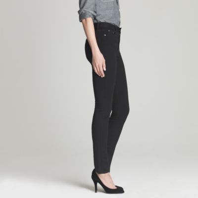 High-waisted skinny jean in pitch black wash