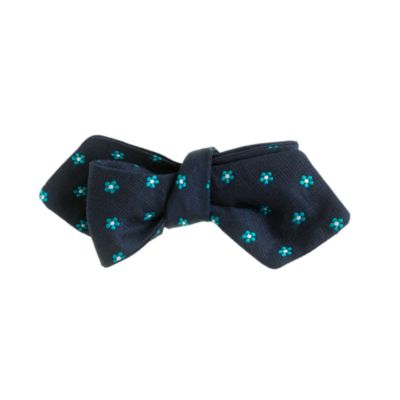Floral bow tie<BulletPoint></BulletPoint>