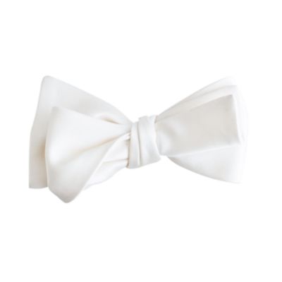 Solid satin bow tie
