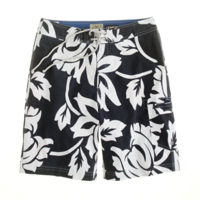 9" long board short in bay floral
