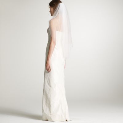 Bouquet-length veil
