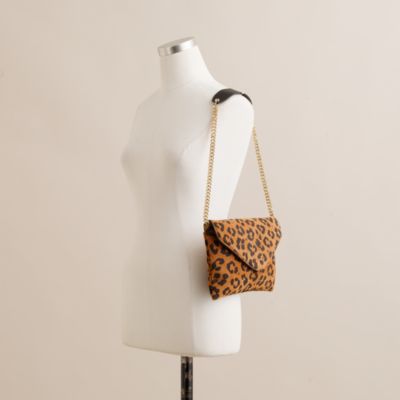 Invitation clutch in leopard