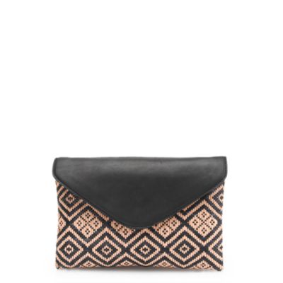 Invitation clutch in diamond raffia
