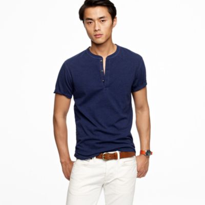 Broken-in short-sleeve henley in slim fit