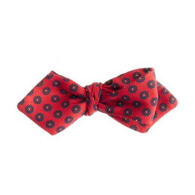 Micro-medallion bow tie