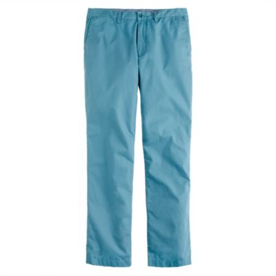 Lightweight chino in classic fit