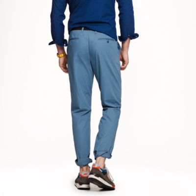 Lightweight chino in classic fit