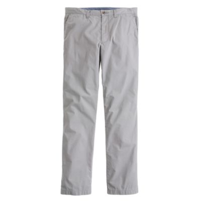 Lightweight chino in classic fit