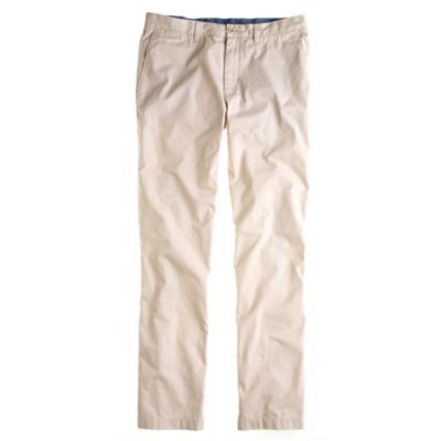 Lightweight chino in classic fit