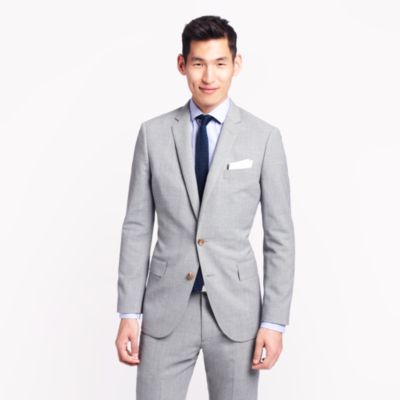 Ludlow suit jacket with center vent in light grey Italian worsted wool