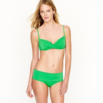 Crossover underwire top