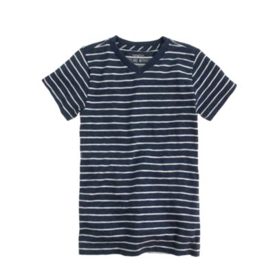 Boys' V-neck tee in thin stripe