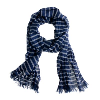 Crinkled wool scarf