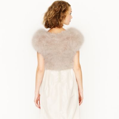 Feather f&ecirc;te shrug