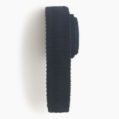 Solid skinny knit tie
