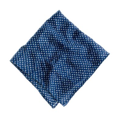 Linen cluster petal pocket square