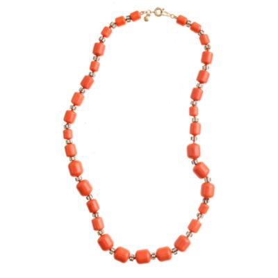 Monotone beaded necklace