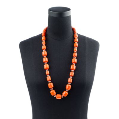 Monotone beaded necklace