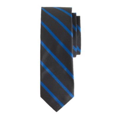 Silk tie in thin stripe