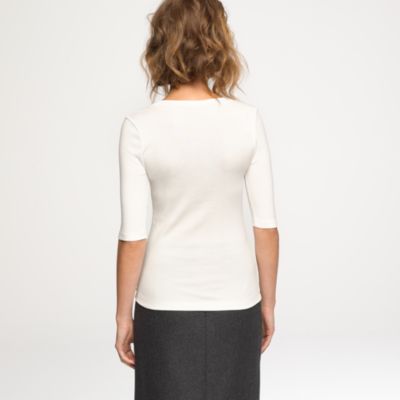 Perfect-fit scoopneck tee