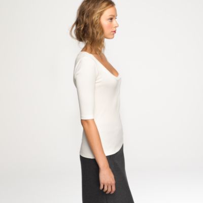 Perfect-fit scoopneck tee