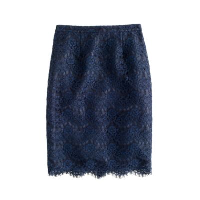 Collection pencil skirt in scalloped lace